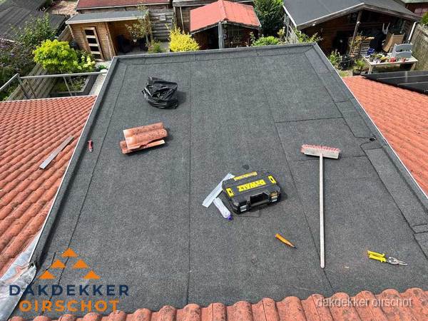 Nieuw plat dak met bitumen dakbedekking in Oirschot Nieuw plat dak met bitumen dakbedekking in Oirschot